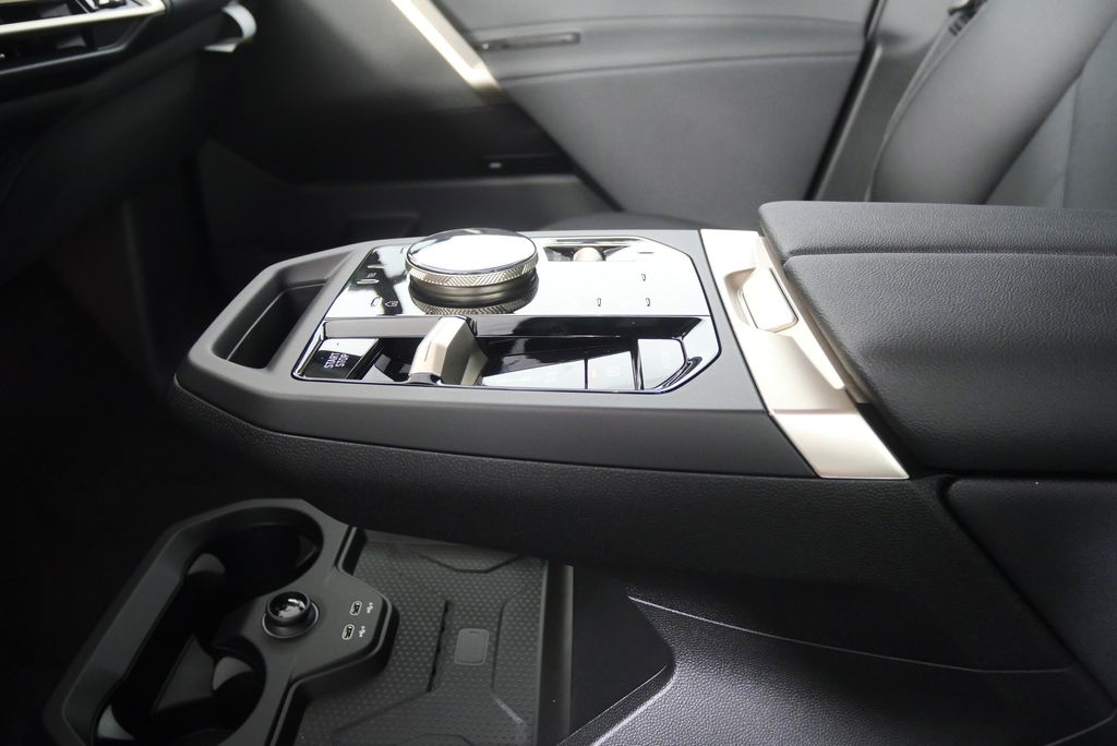 Thumbnail: 2026 BMW iX - 20