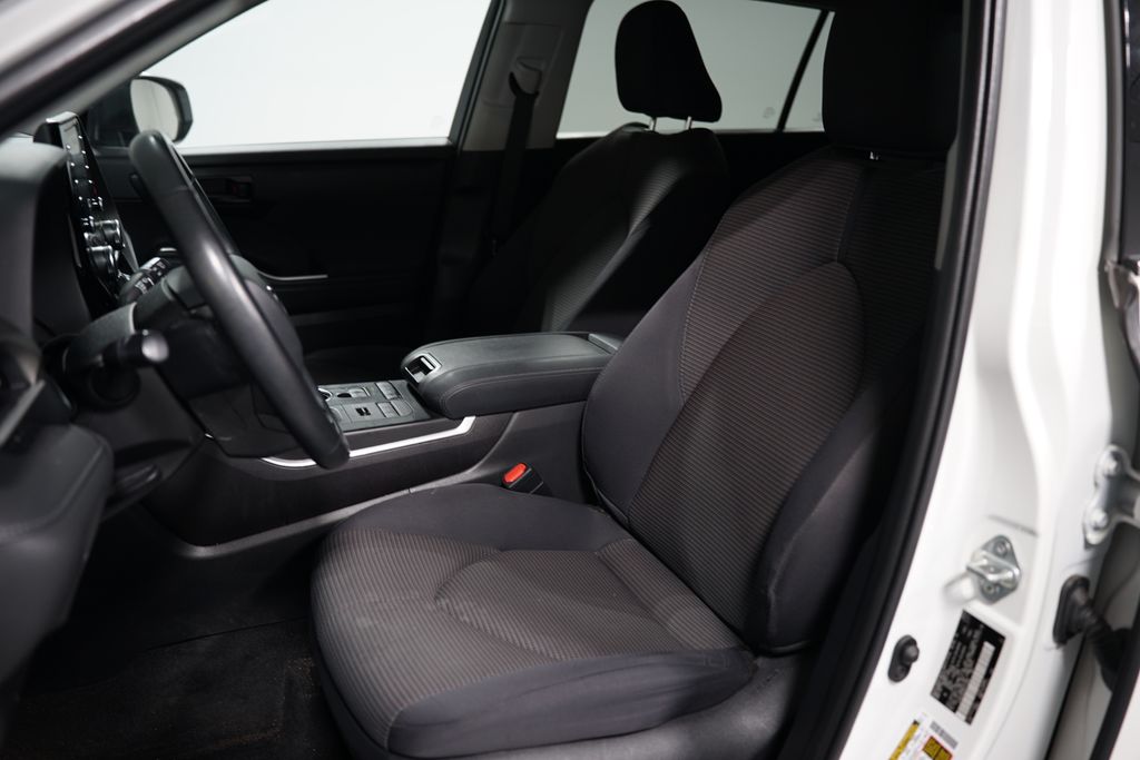 2021 Toyota Highlander LE 6