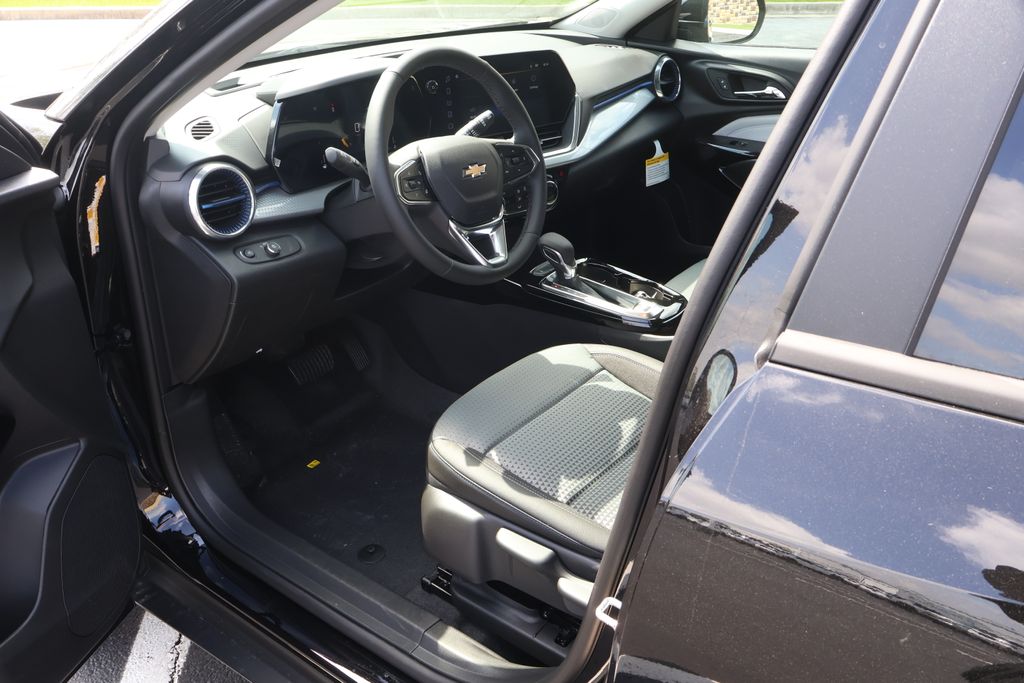 Thumbnail: 2026 Chevrolet Trax - 13