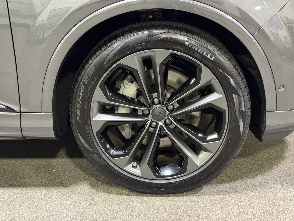 Thumbnail: 2026 Audi Q7 - 9