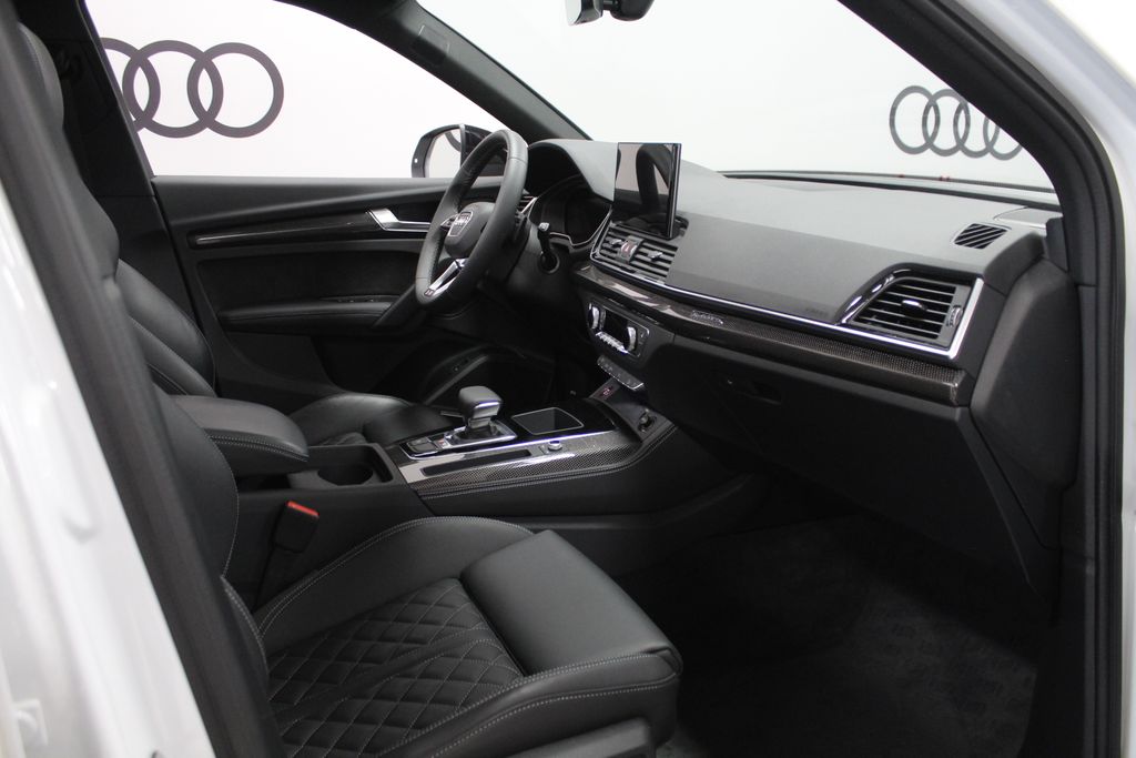Thumbnail: 2024 Audi SQ5 - 32