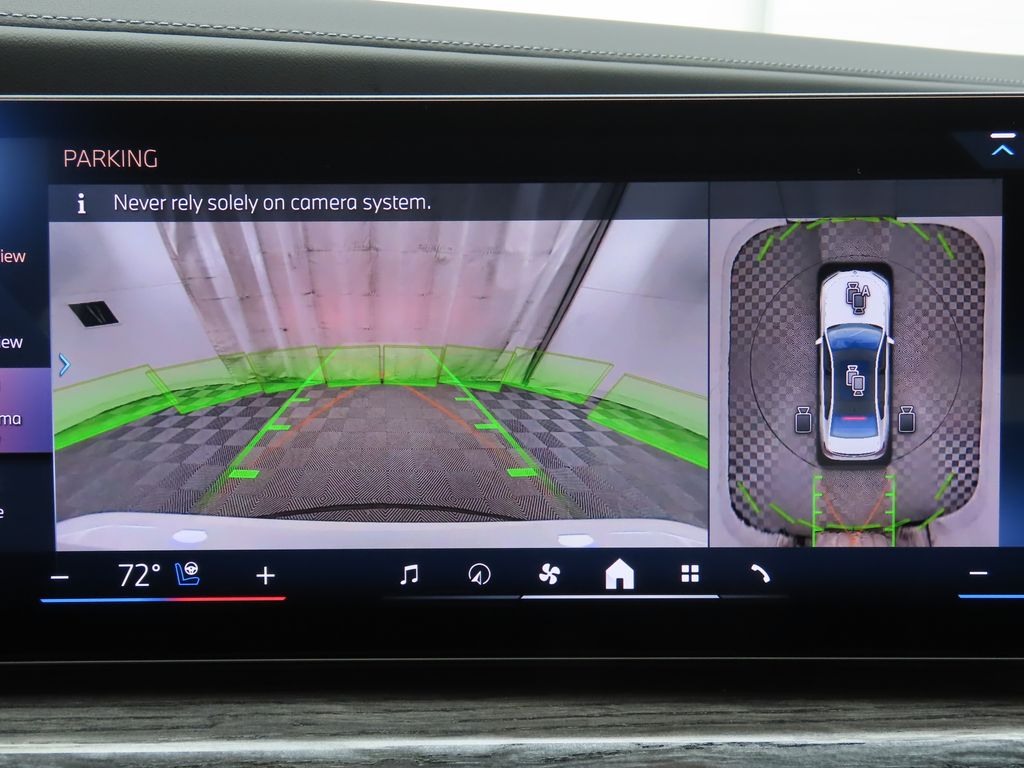 Thumbnail: 2026 BMW i7 - 15