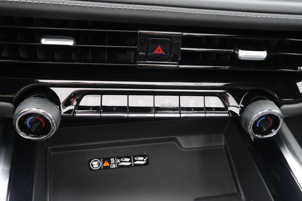 Thumbnail: 2026 Chevrolet Suburban - 30