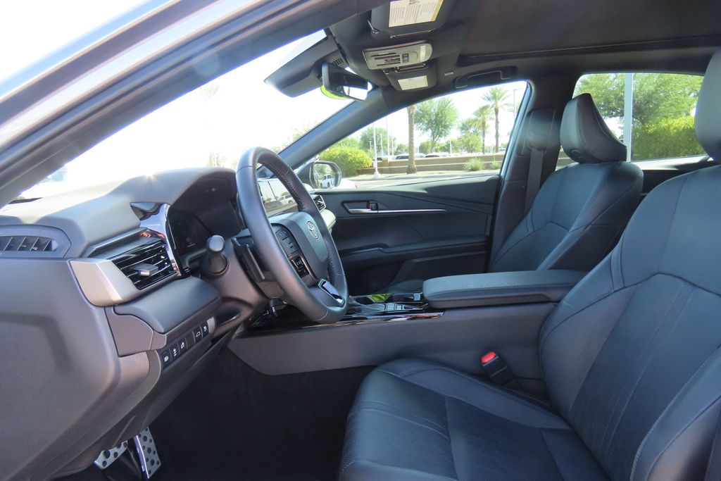 Thumbnail: 2025 Toyota Camry - 18