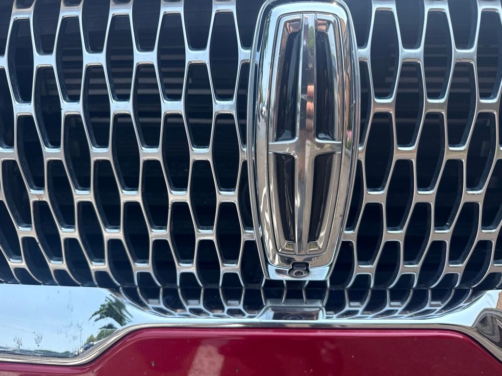Used 2020 Red Lincoln Reserve image 5