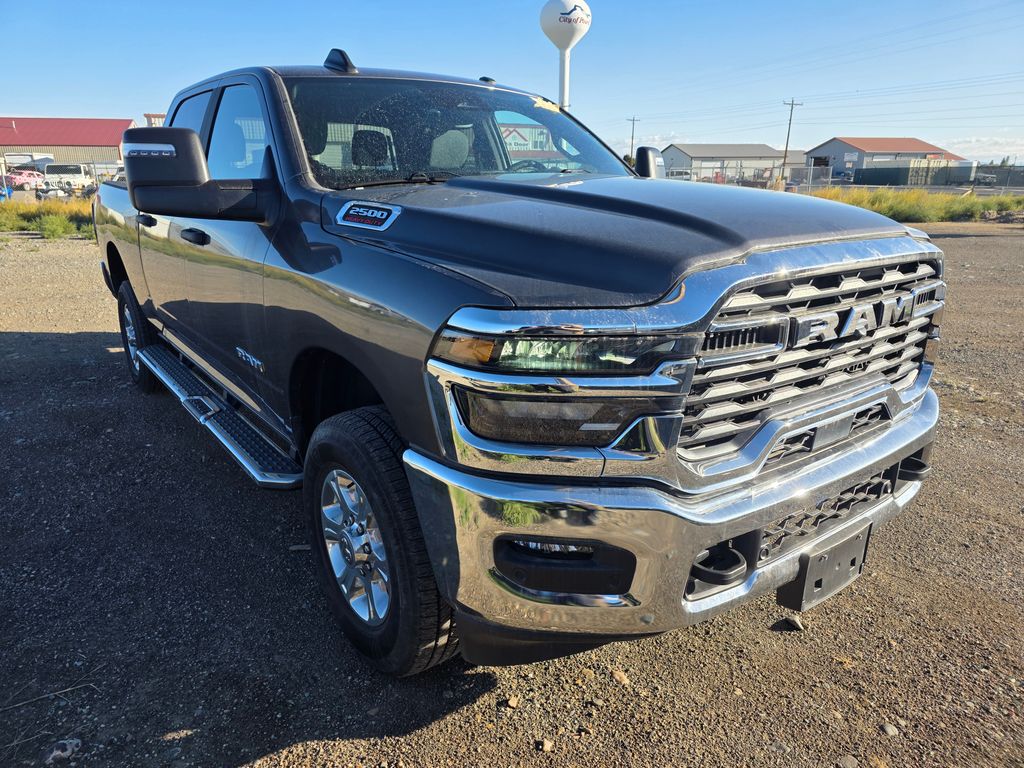 2025 RAM 2500 Gris (Granite Crystal Metallic Clearcoat) Camioneta Todo terreno 8 velocidades Automática