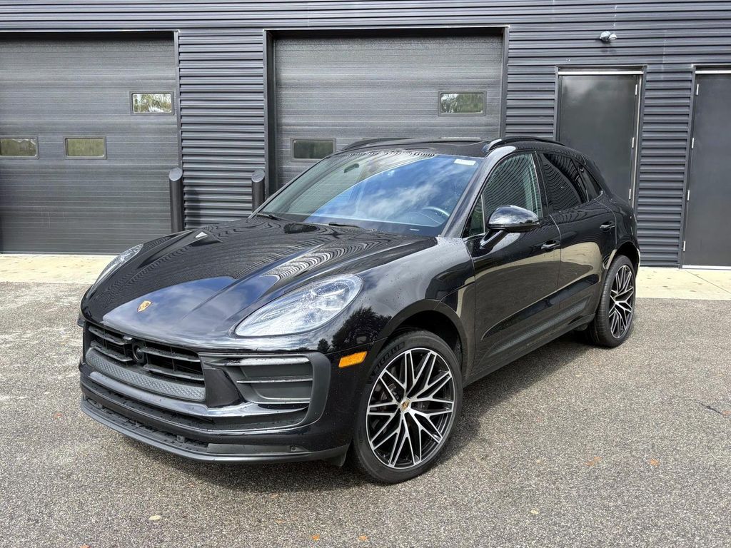 /2024 Porsche Macan
