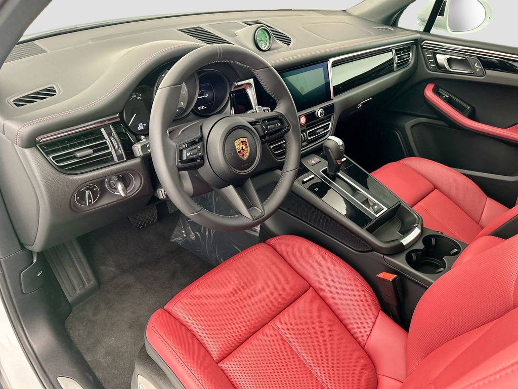 Thumbnail: 2026 Porsche Macan - 4