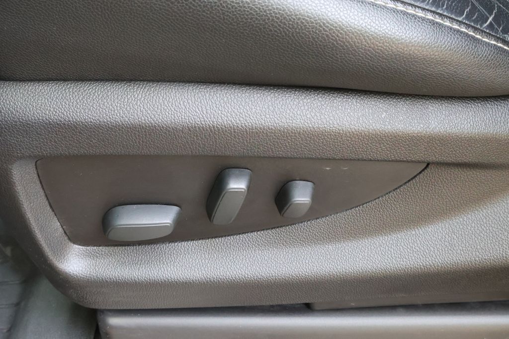 Thumbnail: 2018 Chevrolet Silverado 1500 - 32