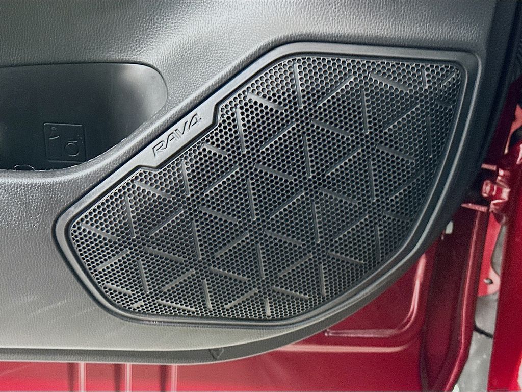 Thumbnail: 2022 Toyota RAV4 - 18