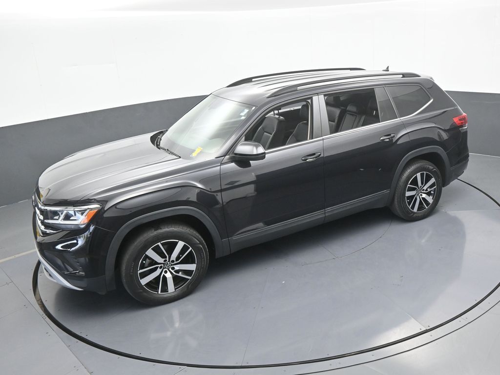 Used 2022 Deep Black Volkswagen 2.0T SE image 48