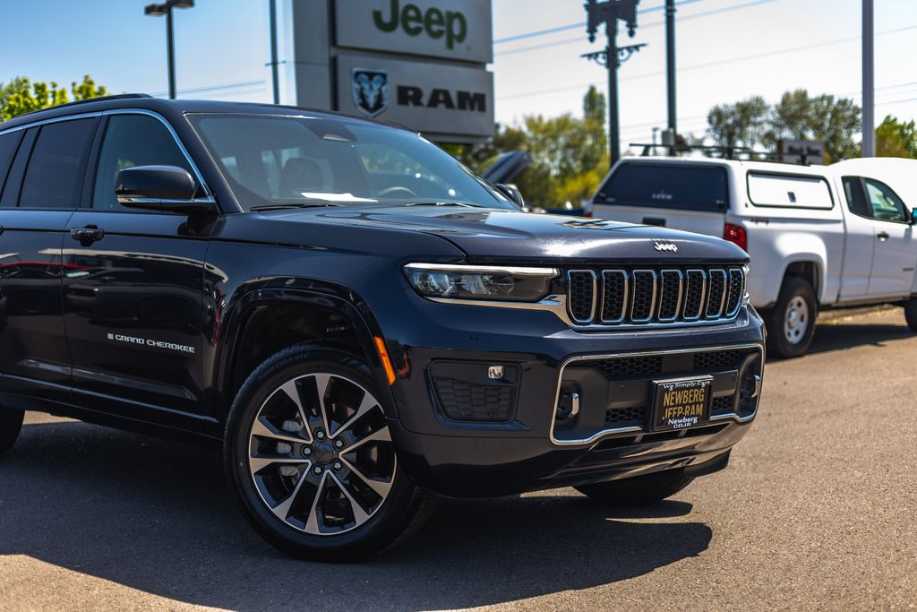 2024 Jeep Grand Cherokee Overland thumbnail 3