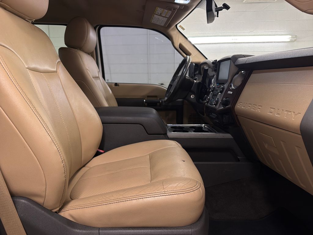Used 2016  Ford Lariat image 24