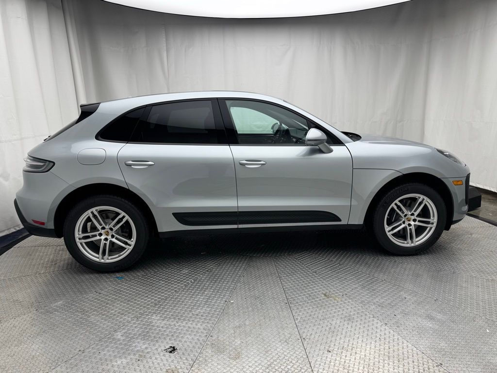 Thumbnail: 2025 Porsche Macan - 12