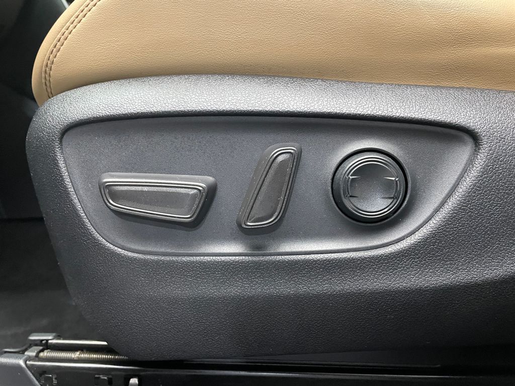 2024 Toyota RAV4 XLE Premium 14