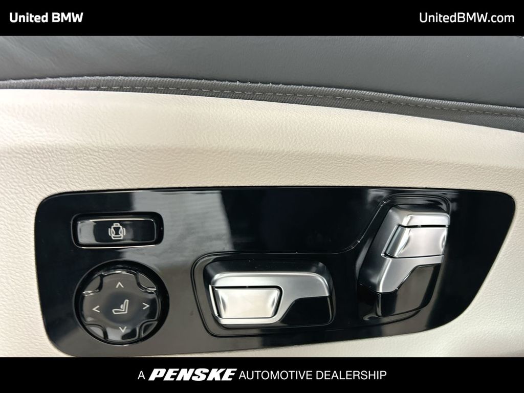 Thumbnail: 2026 BMW X7 - 12