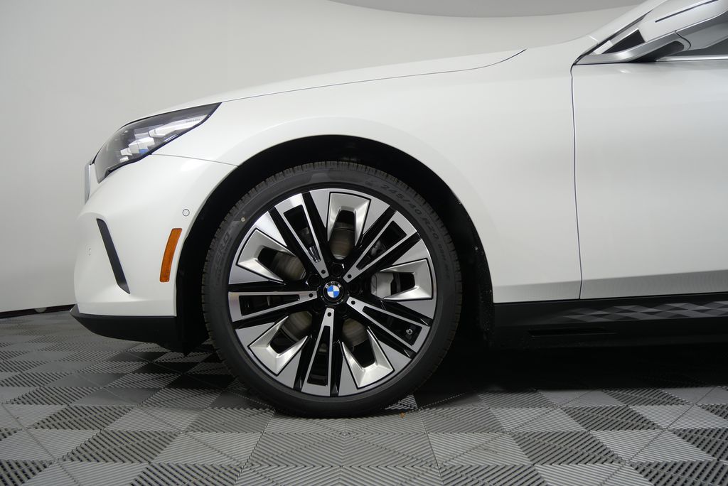 2025 BMW i5 eDrive40 7