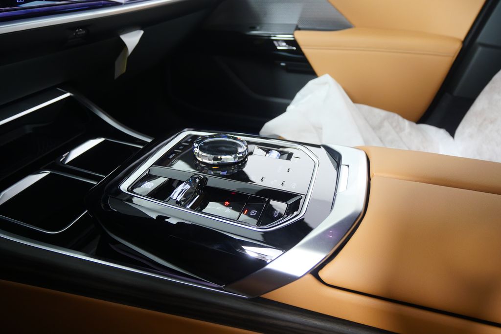 Thumbnail: 2025 BMW 7 Series - 25