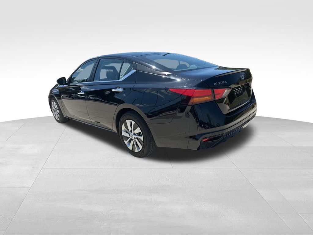 2024 Super Black Clearcoat Nissan Altima 2.5 S FWD Sedan