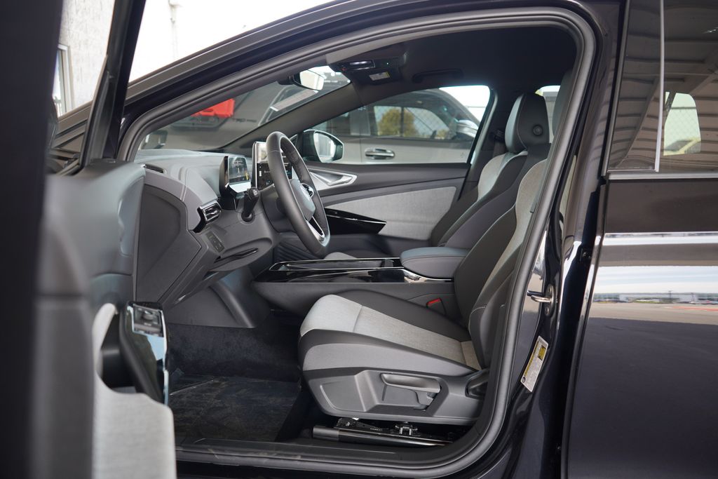 2025 Volkswagen ID.4 Pro 6