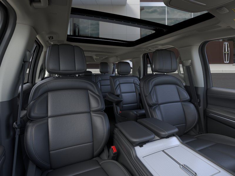 Thumbnail: 2025 Lincoln Navigator L - 10
