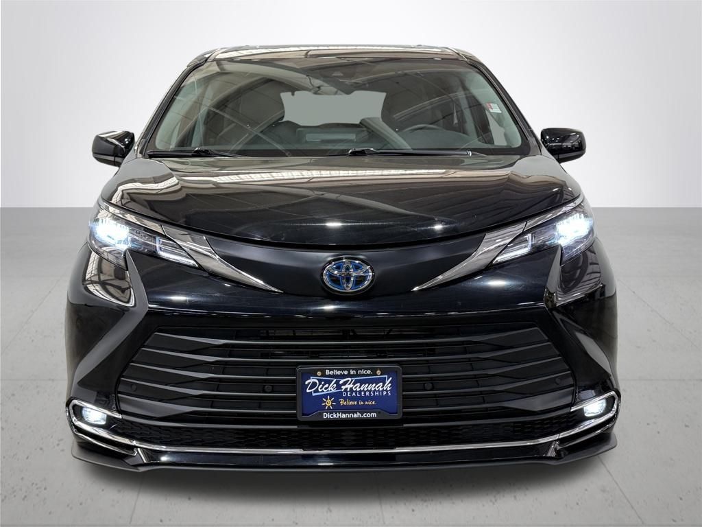 2024 Toyota Sienna XLE