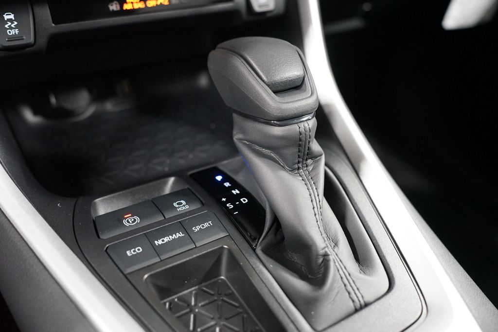 Thumbnail: 2025 Toyota RAV4 - 21