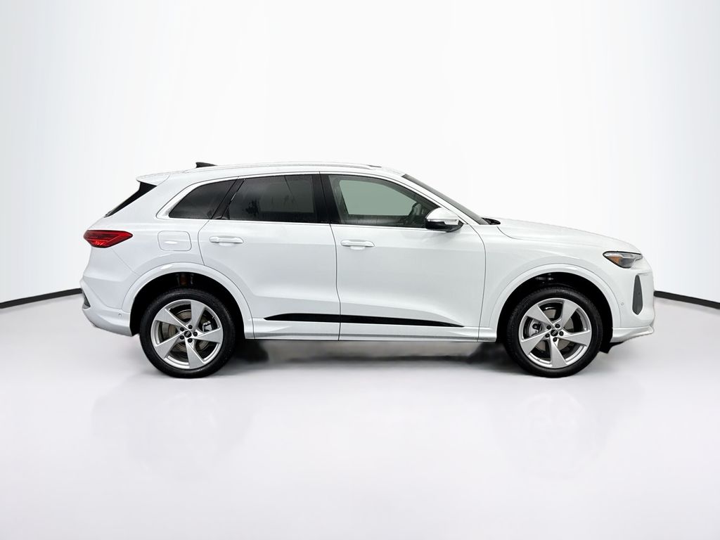 Thumbnail: 2025 Audi Q5 - 4