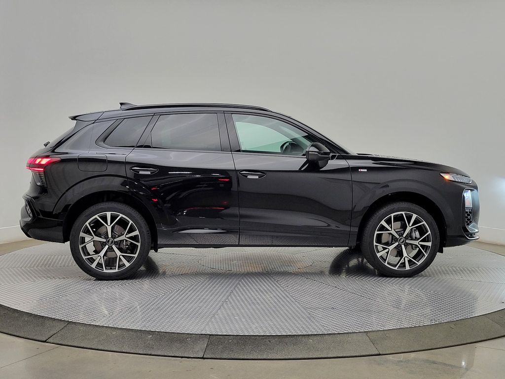 Thumbnail: 2026 Audi Q3 - 6