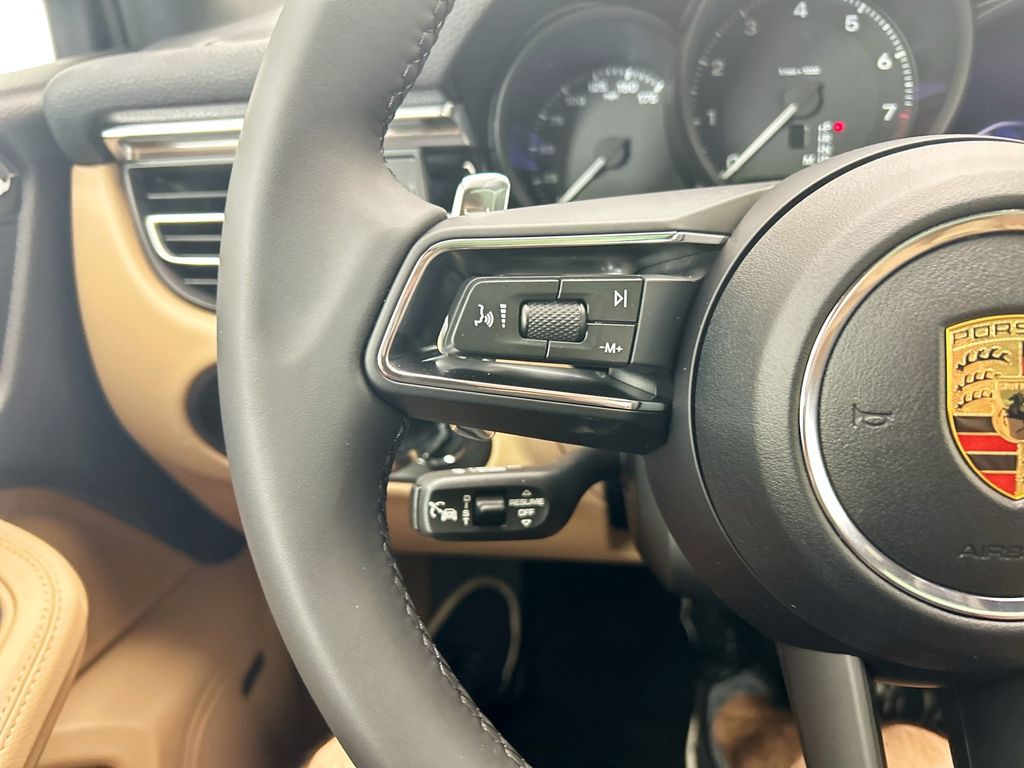 Thumbnail: 2026 Porsche Macan - 14