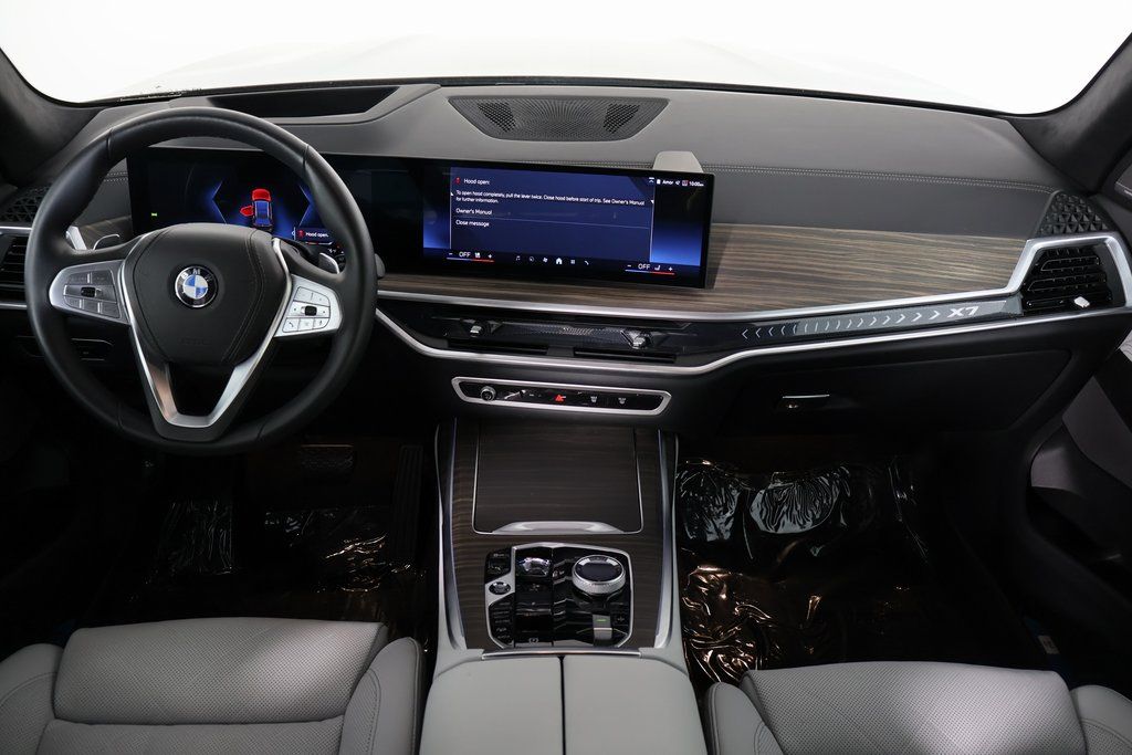 Thumbnail: 2025 BMW X7 - 8