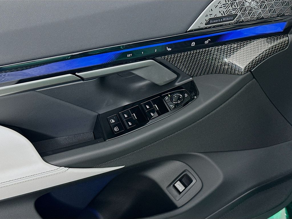 Thumbnail: 2026 BMW M5 - 20