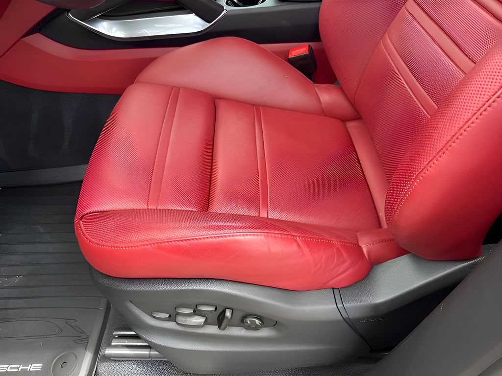 Used Car 2023 Porsche Cayenne E-hybrid  Turbo S For Sale Under $130,000 In Austin, Texas