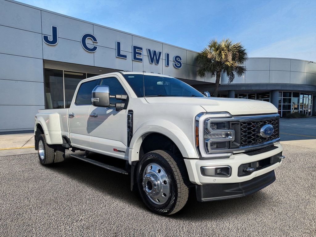 2024 Ford F-450 Super Duty Platinum's photo