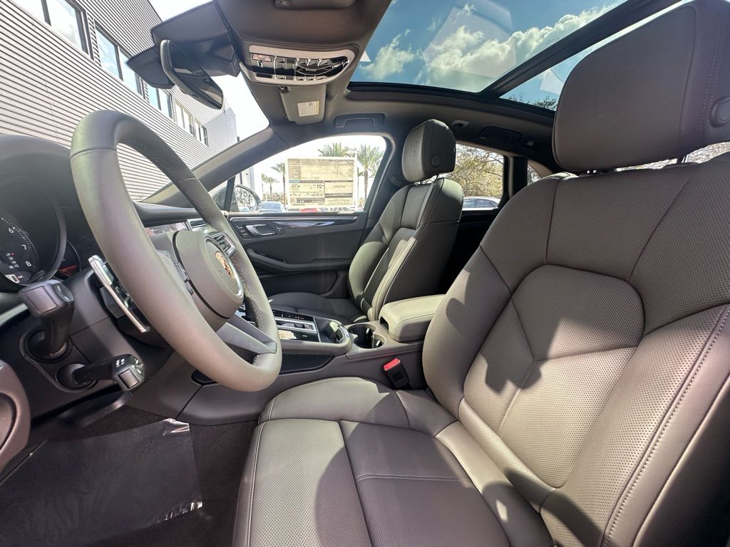 Thumbnail: 2026 Porsche Macan - 5