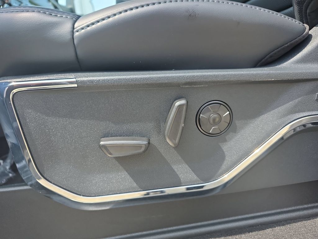 New 2026 Avalanche Ford F-350® Platinum® image 30