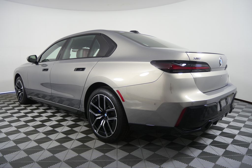 Thumbnail: 2026 BMW 7 Series - 5