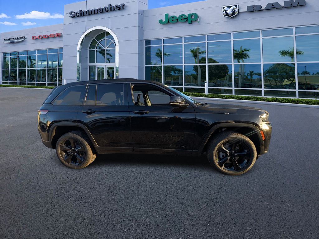 new 2026 Jeep Grand Cherokee car, priced at $46,725