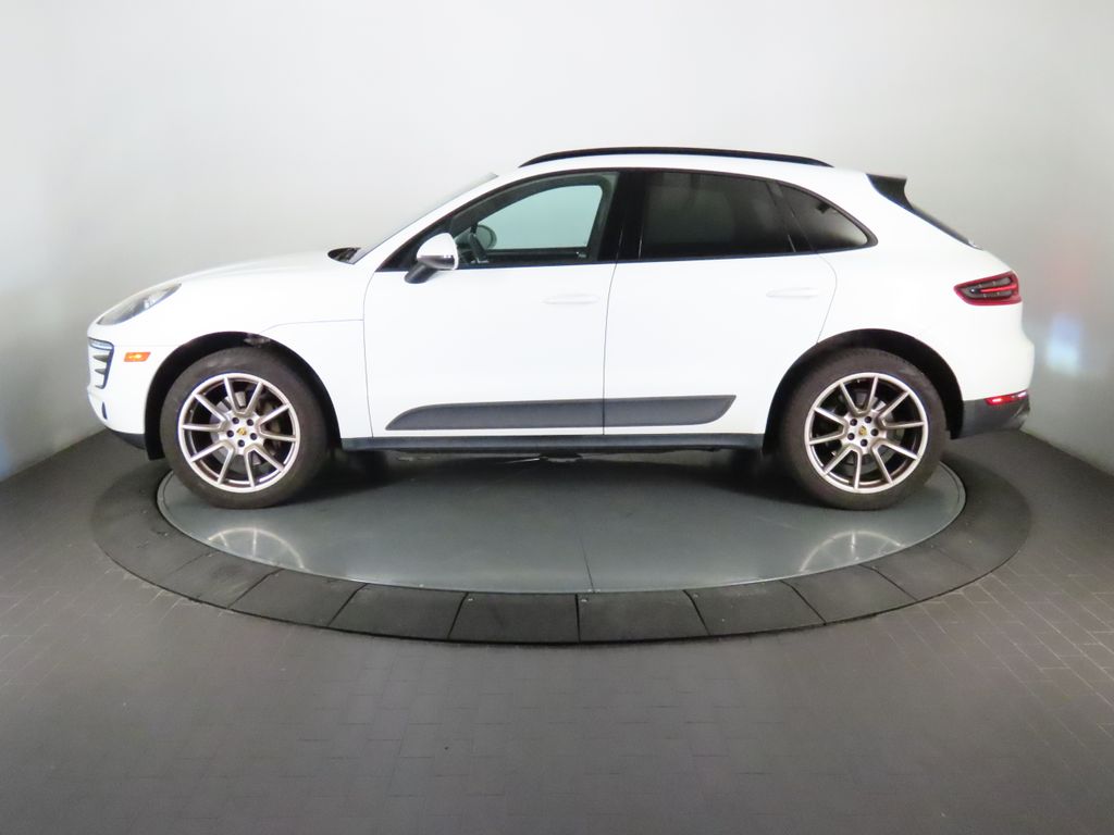 Thumbnail: 2017 Porsche Macan - 2