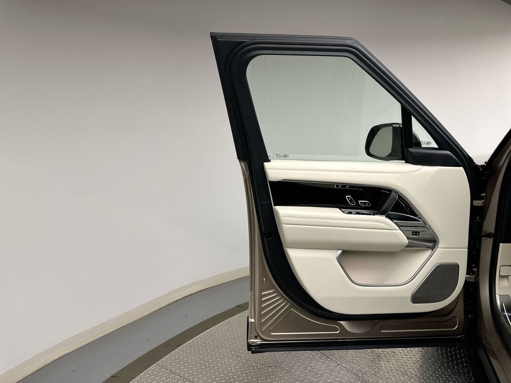 Thumbnail: 2026 Land Rover Range Rover - 8