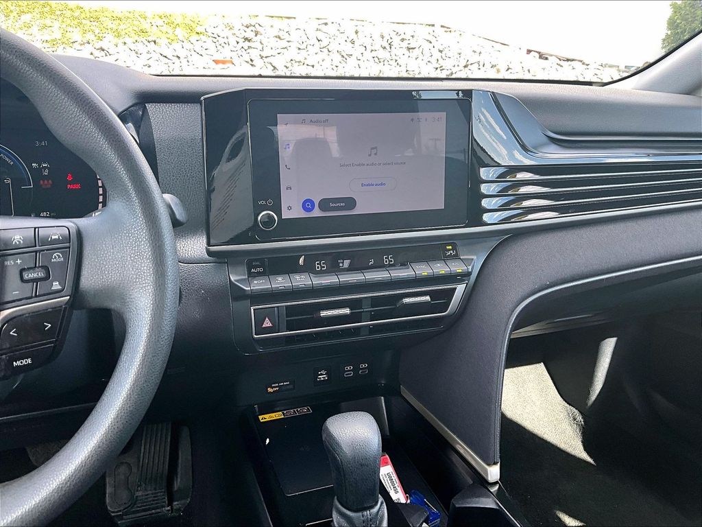 2025 Toyota Camry — photo 18