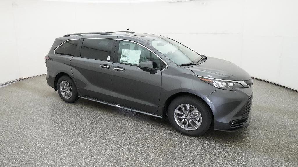 Thumbnail: 2025 Toyota Sienna - 13