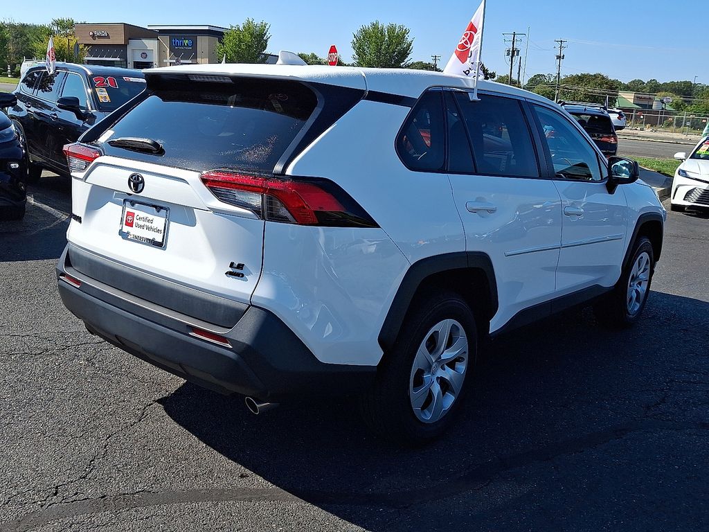 Thumbnail: 2022 Toyota RAV4 - 4