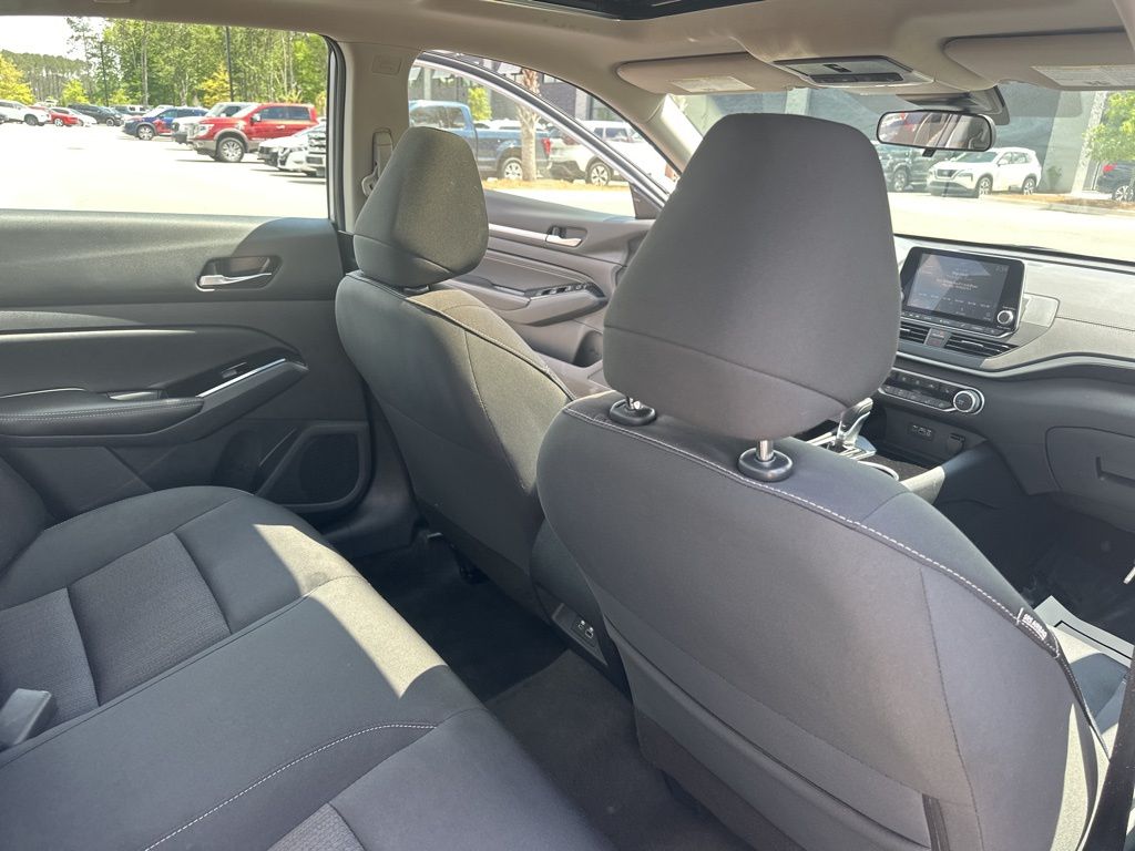 2022 Brilliant Silver Metallic Nissan Altima 2.5 SV FWD Sedan