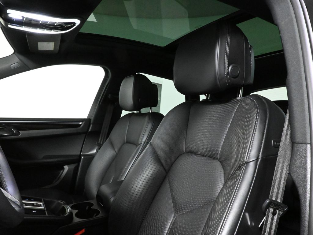 2022 Porsche Macan  16