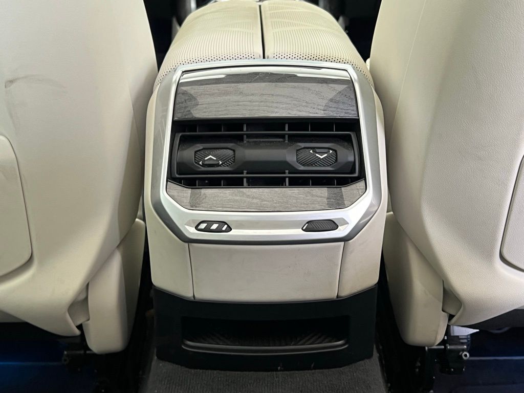 Thumbnail: 2024 BMW 7 Series - 9