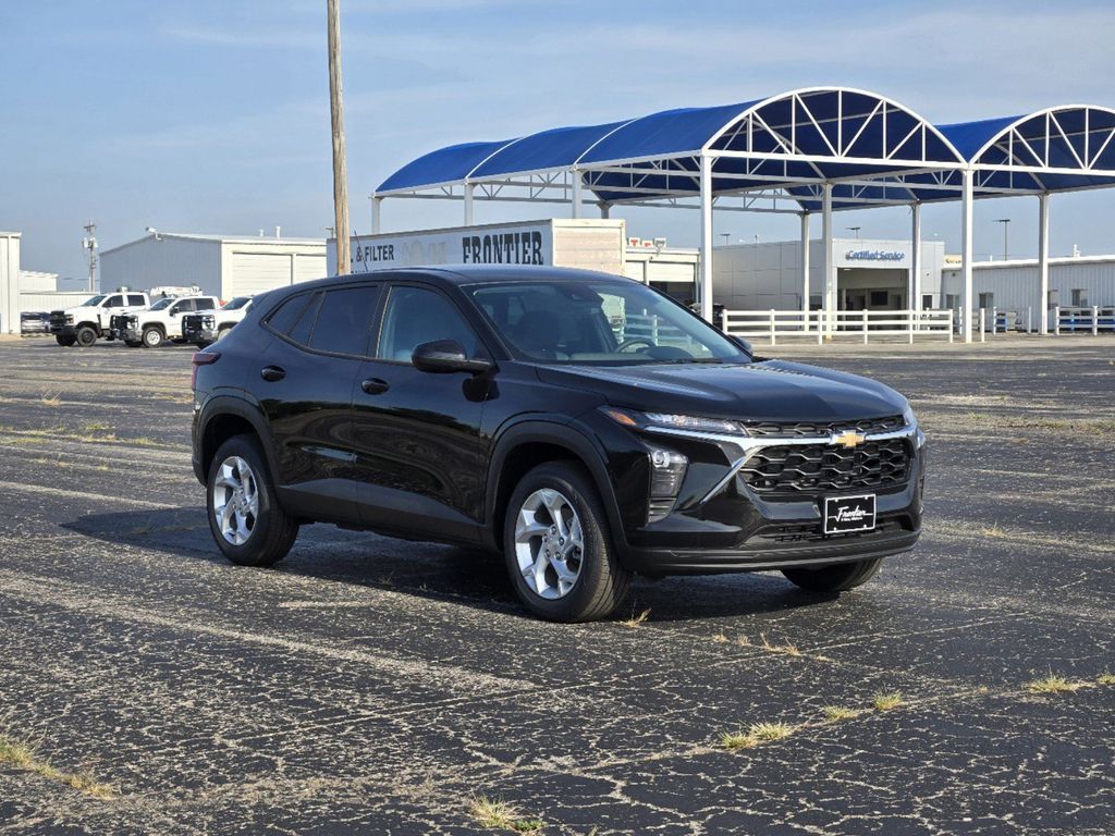 2025 Chevrolet Trax LS 2