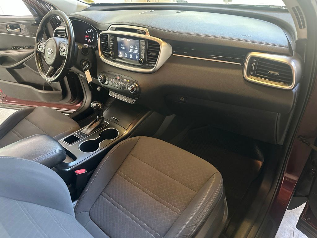 Used 2017 Purple Kia LX image 31