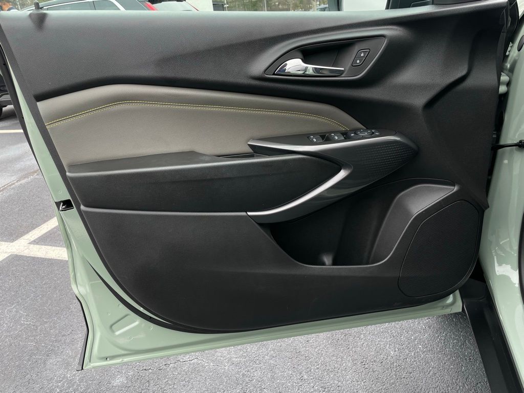 Thumbnail: 2025 Chevrolet Trax - 24