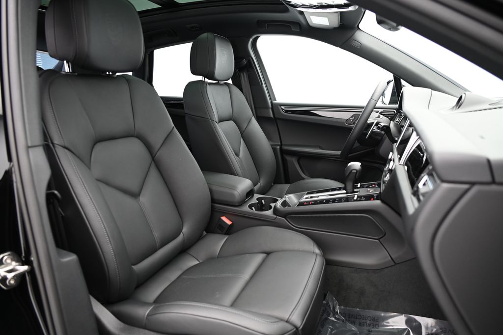 2024 Porsche Macan  30